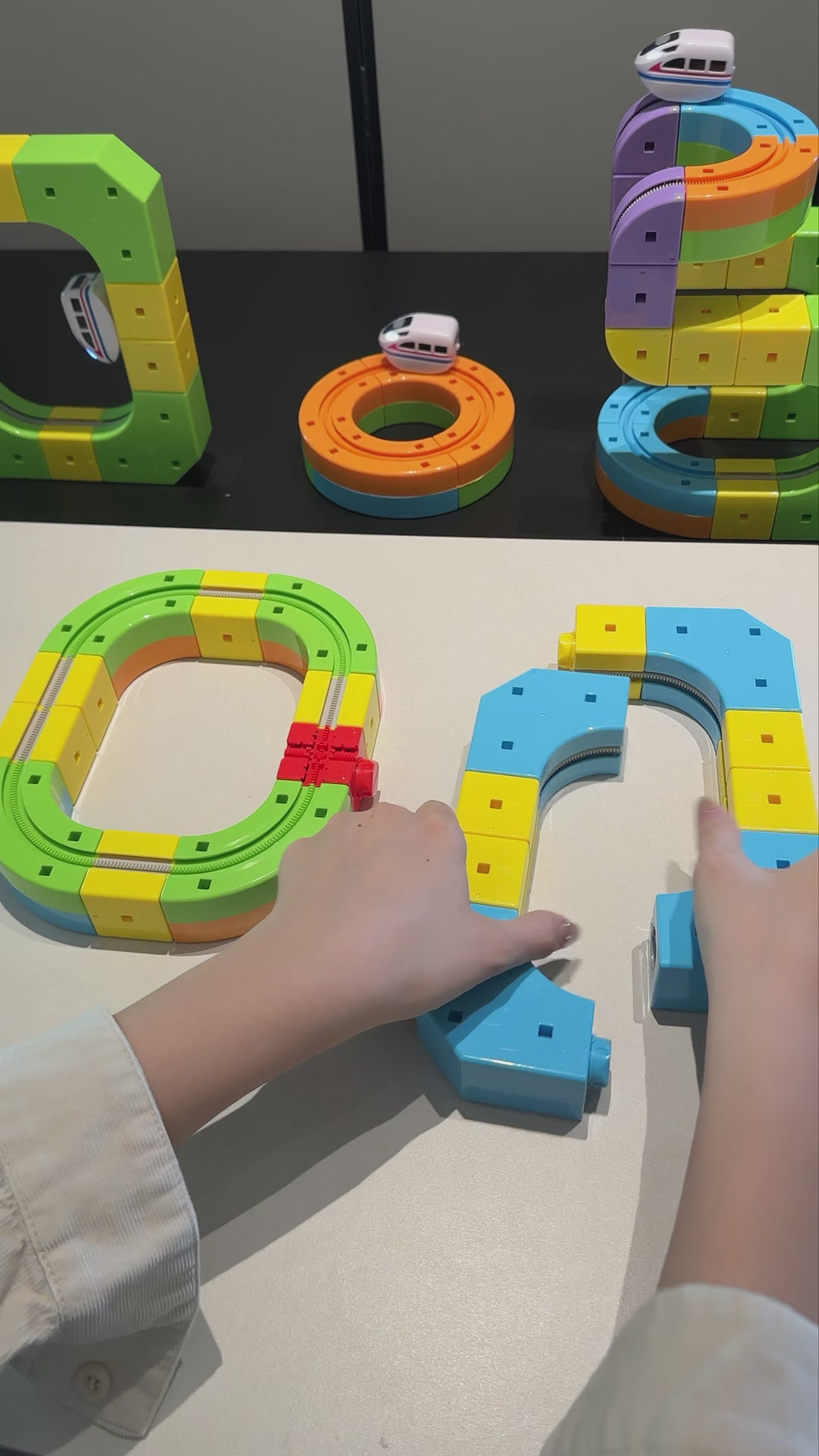 3D Flexible Electric Train & Race Track Set - Anti-Gravity STEM Toy for Kids 🚂🏎️
