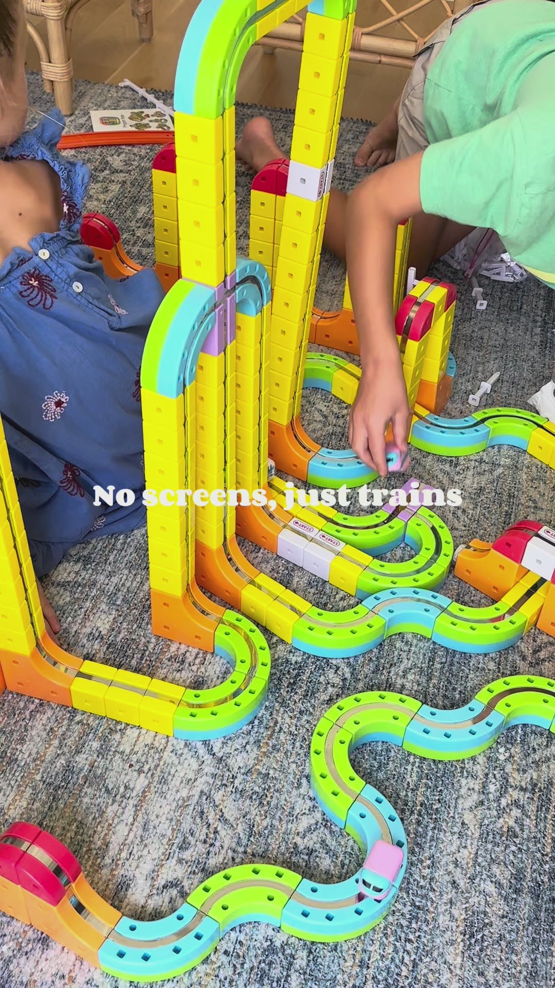 3D Flexible Electric Train & Race Track Set - Anti-Gravity STEM Toy for Kids 🚂🏎️